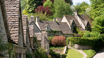 Fototapeta na wymiar Old English weavers cottages at Arlington row in the village of Bibury England 