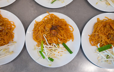 Thai noodles with crab