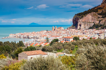 Obraz premium An impressive view of the famous resort Cefalu. Location place Tempio di Diana, Sicilia, Italy.