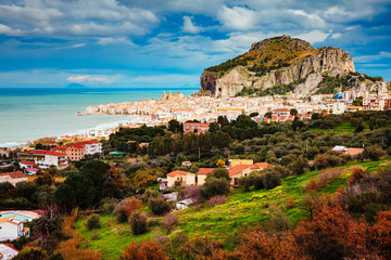 Obraz premium An impressive view of the famous resort Cefalu. Location place Tempio di Diana, Sicilia, Italy.