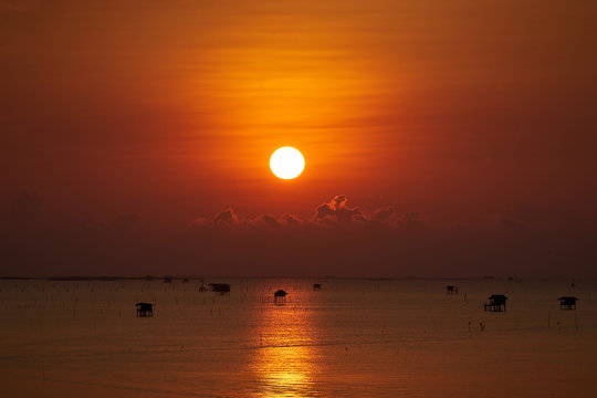 Fototapeta sunny in skyline and cloud when morning sunrise