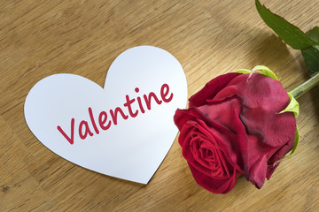 Obraz na płótnie Canvas rose with valentine heart