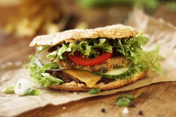 Veggie Burger mit Cheddar 