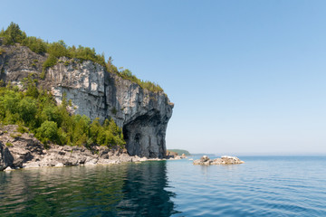 Bright clear aqua green water on Bruce Peninsula (Cave Point) with big limestone rocks