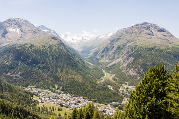 Fototapeta premium Pontresina, Val Roseg, Roseggletscher, Sellagruppe, Sellagletscher, Piz Bernina, Piz Sella, Corvatsch, Val Bernina, Oberengadin, Wanderweg, Alpen, Graubünden, Sommer, Schweiz