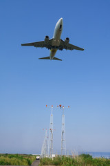 Fototapeta premium 飛行機の着陸 Airplane landing