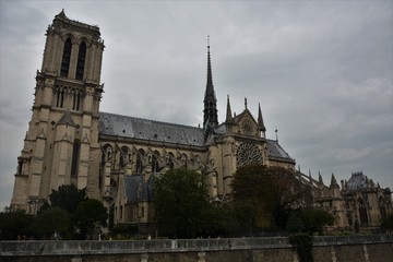 Fototapeta na wymiar Notre Dame de Paris in the late afternoon