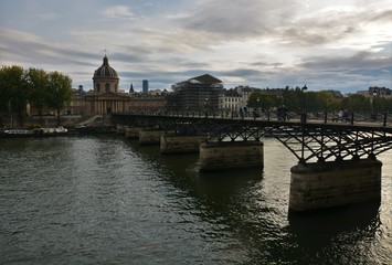 Fototapeta na wymiar Pont Des Arts and Institut de France