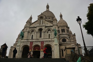Fototapeta na wymiar Sacre-Coeur Basilica in Montmartre