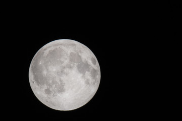 Vollmond bei Nacht