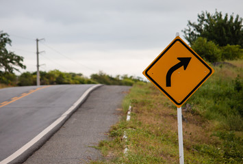 Placa de sinaliza&ccedil;&atilde;o na estrada