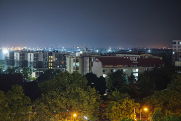 Obraz premium Beautiful view of buildings and high buildings in the night and lighting in Chiang Mai, Thailand, which gives a romantic feeling, beautiful scenery and quiet.