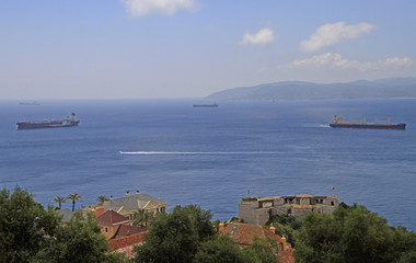 Fototapeta premium ships in the channel between Gibraltar and Algeciras