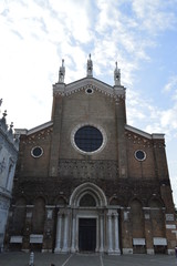 Fototapeta na wymiar Basílica de Santa Maria Gloriosa dei Frari
