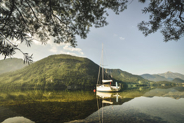 Fototapeta premium Sunny summer morning on the Grundlsee, Alps, Austria, Europe. Landscape photography