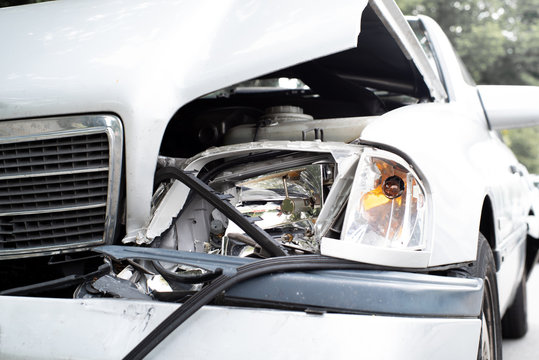 Unfallauto, Auto mit Frontschaden 