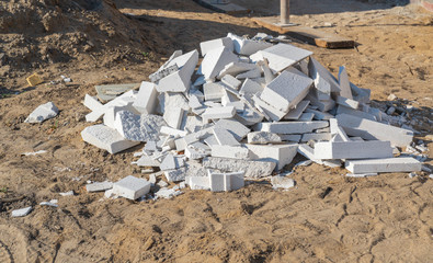 Schutthaufen auf einer Baustelle