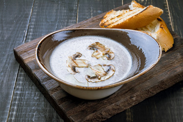 Cream soup of mushrooms