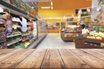 Foto op Plexiglas Empty wood table top on shelf in supermarket blurred background © Thanakorn Thaneevej