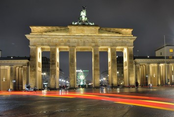 Brandenburg Gate and the square © BAHADIRARAL