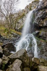 Obraz premium Blurred long exposure photograph of Boyanski waterfall, the Boyana river near Sofia, Bulgaria in fall, cold autumn day