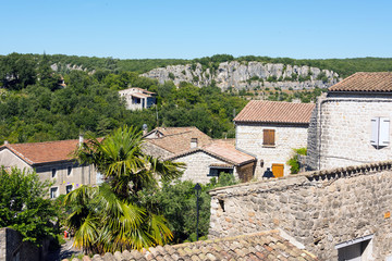 Fototapeta na wymiar Blick auf alte Häuser in der alten Dorgemeinde Balazuc in dem Department Ardeche
