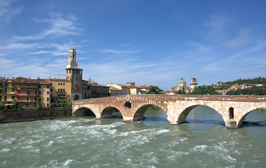 Obraz premium The Pietra bridge, on the Adige river, Verona, Italy