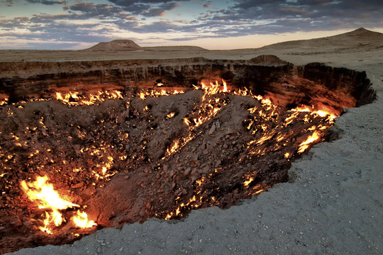 Fire crater, gas crater, "Door to Hell" Darvaza crater, Derweze or Darvaza, Karakum Desert, Dasoguz Province, Turkmenistan, Asia