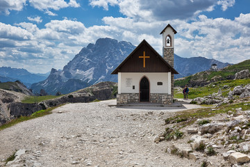 Fototapeta na wymiar Chapel in Tre Cime di Lavaredo National park, Italy