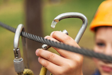 Equipment for climbing, hitch carbine