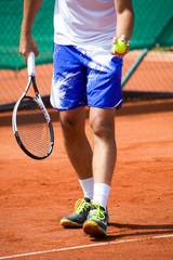 Tennisspieler Beine, Schläger, Aufschlag