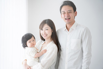 Obraz na płótnie Canvas 家族イメージ、赤ちゃんと両親