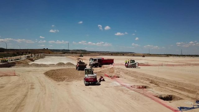 actividad en la obra, construcci&oacute;n de nave industrial,tomas aereas