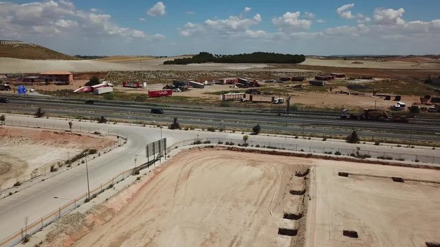 actividad en la obra, construcci&oacute;n de nave industrial,tomas aereas