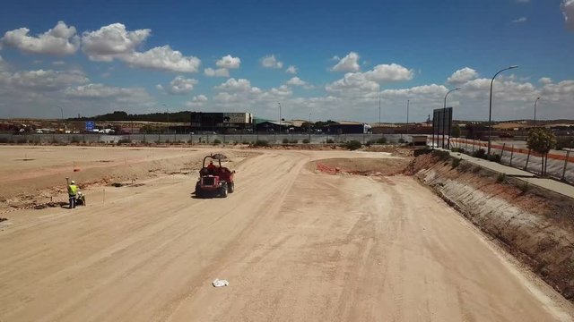 actividad en la obra, construcci&oacute;n de nave industrial,tomas aereas