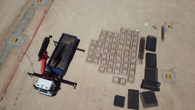 actividad en la obra, construcci&oacute;n de nave industrial,tomas aereas