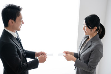 名刺交換, 名刺, ビジネス, 仕事, あいさつ, 男, 女, 