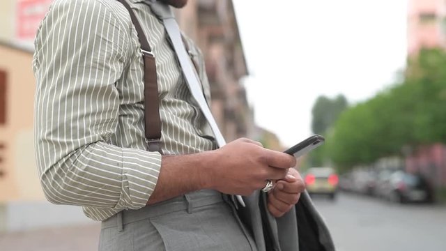 close  up  man  hand  using  computer  -  social  network,  internet,  business  concept  &ndash;  4k  uhd  resolution 