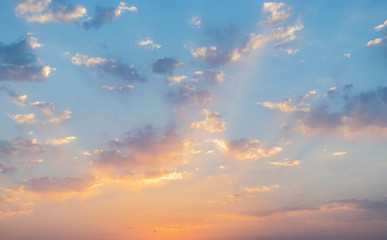 Obraz premium dramatic cloudscape in the twilight with sunset sunrise 