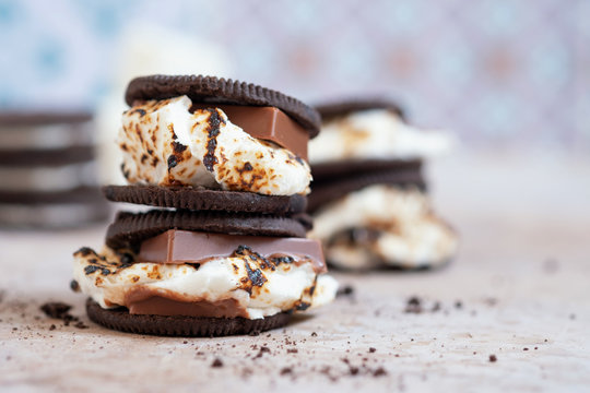 Marshmallow Smores With Chocolate Cookies