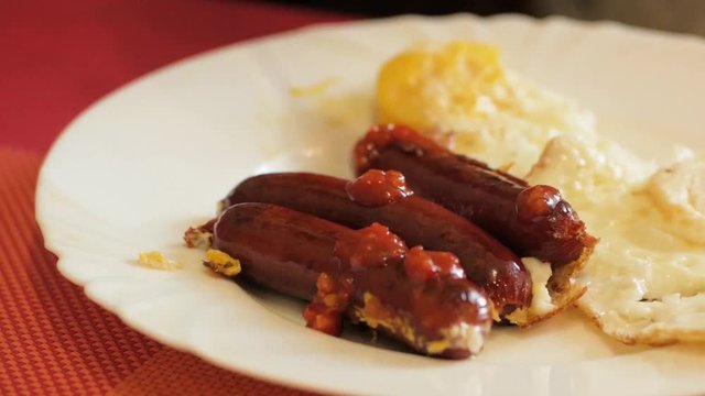 breakfast with sausage and eggs 
