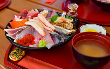 海鮮丼 / Bowl of rice topped with sashimi ”kaisenndon