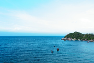 Fototapeta na wymiar View point from top of mountain for see the beach, sea and nature of Ko Tao island of Thailand.