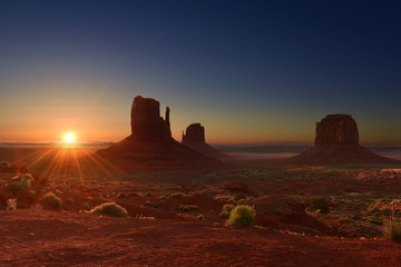 Fototapeta na wymiar Sunrise over Monument Valley Tribal Park in Utah-Arizona border, USA