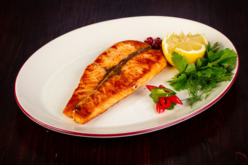 Grilled salmon with lemon