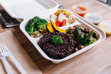 Clean food meal box: Diced grilled beef served with rice berry, broccoli, bean sprout, corn, mushroom and tomato.