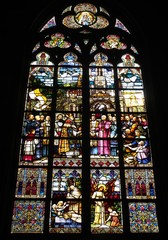 Kirchenfenster - Lichteinfall bringt Farben zum Leuchten