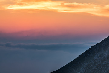 the setting sun in the mountains