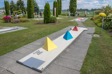 Miniaturgolfplatz Bahn mit Hindernissen