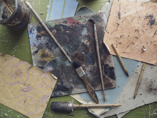 Surface of an artist, with brushes, canvas and other nicknacks about